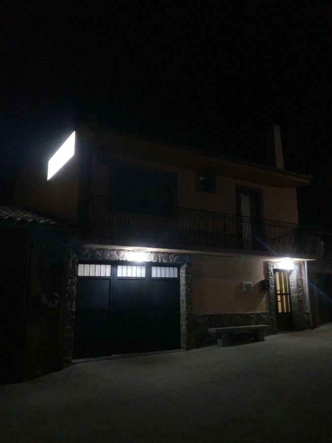 Casa Rural El Carrascal Valdefuentes de Sangusin Exterior photo