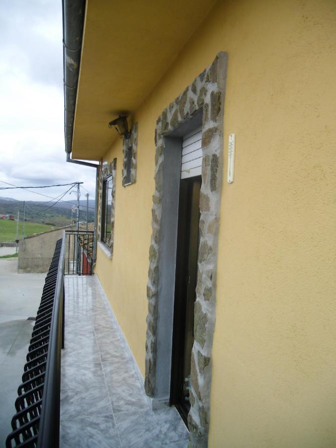 Casa Rural El Carrascal Valdefuentes de Sangusin Exterior photo